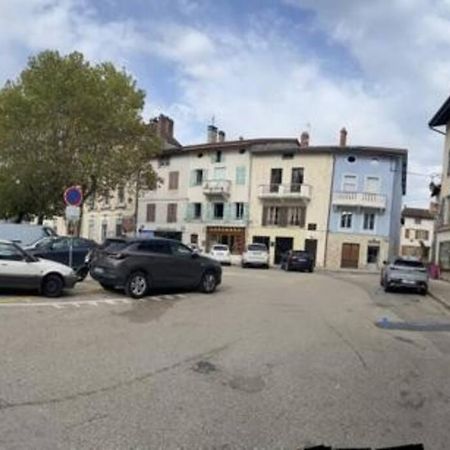 Appartement Sur La Place De Poncin Exterior foto