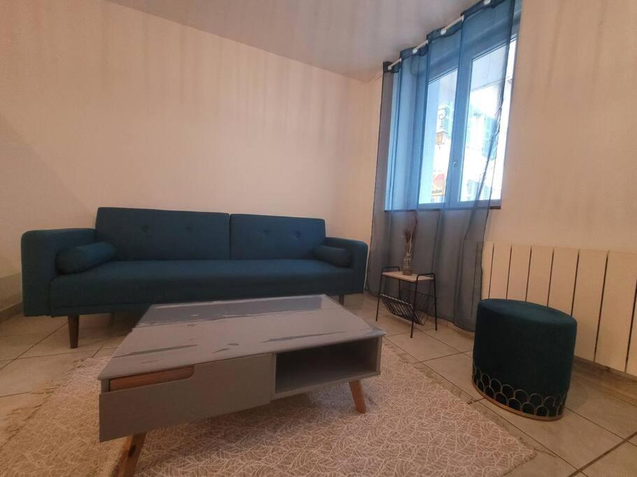 Appartement Sur La Place De Poncin Exterior foto