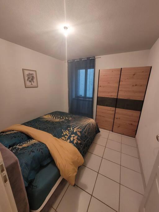 Appartement Sur La Place De Poncin Exterior foto
