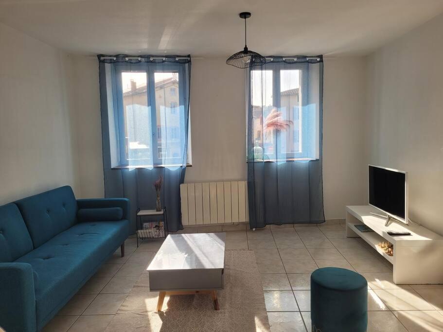 Appartement Sur La Place De Poncin Exterior foto